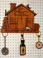 Porta chaves de casinha feito de madeira